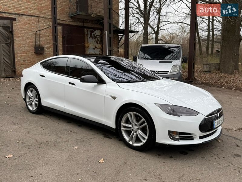 Ліфтбек Tesla Model S 2014 в Умані фото 19 Ліфтбек Tesla Model S 2014 в Умані