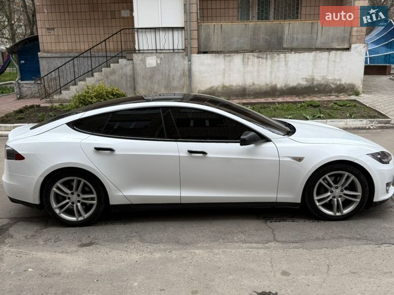 Ліфтбек Tesla Model S 2014 в Умані фото 48 Ліфтбек Tesla Model S 2014 в Умані