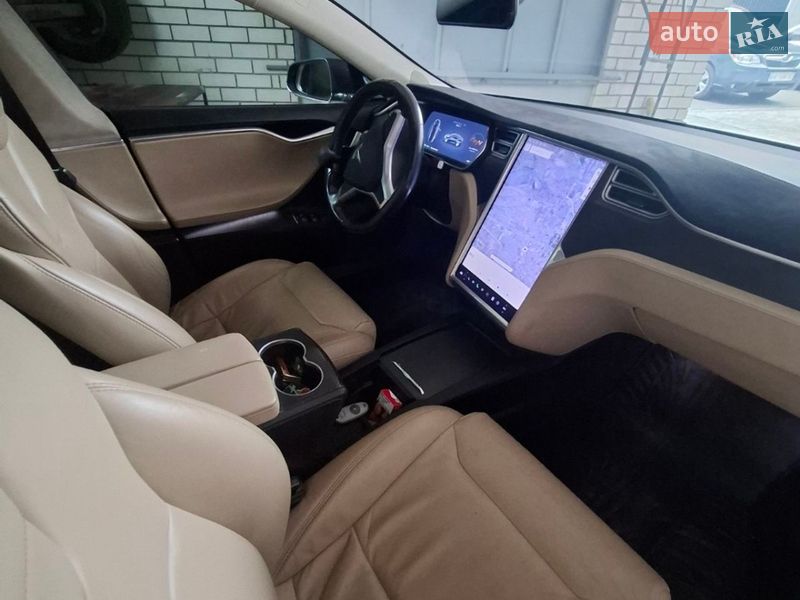 Ліфтбек Tesla Model S 2017 в Дніпрі