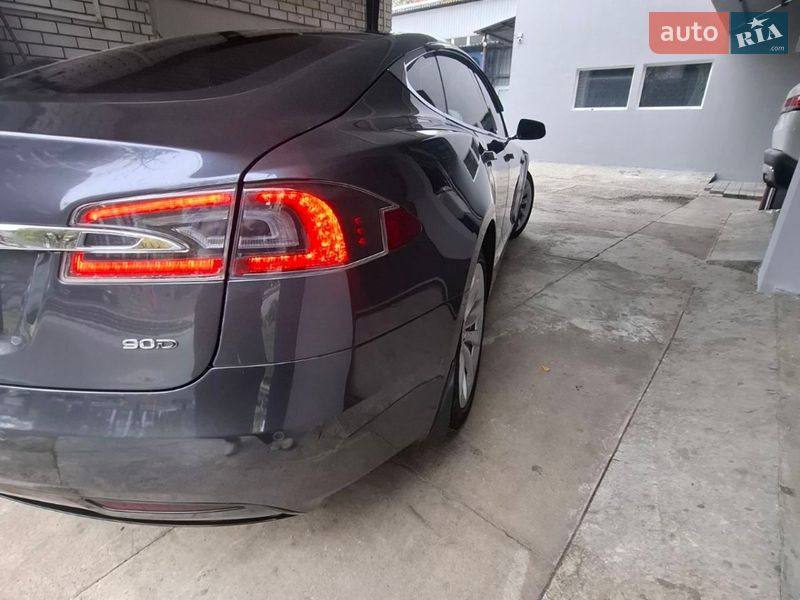 Ліфтбек Tesla Model S 2017 в Дніпрі