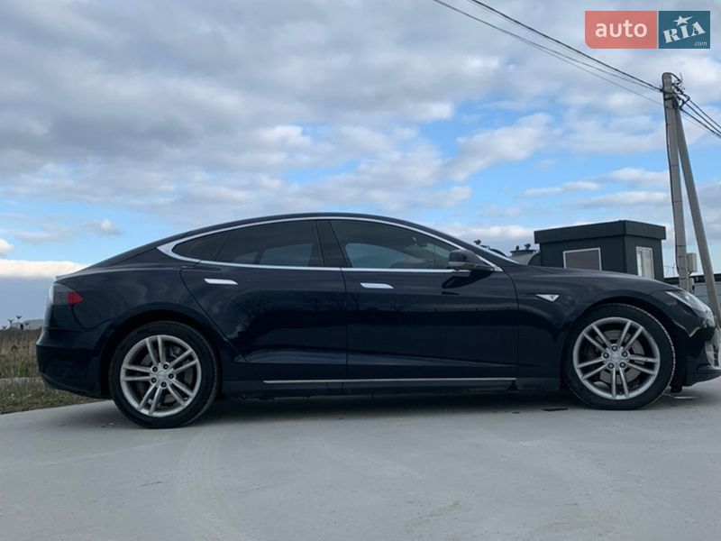 Ліфтбек Tesla Model S 2013 в Львові