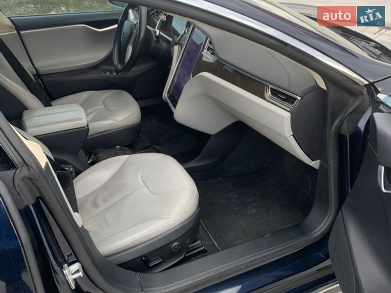 Ліфтбек Tesla Model S 2013 в Львові