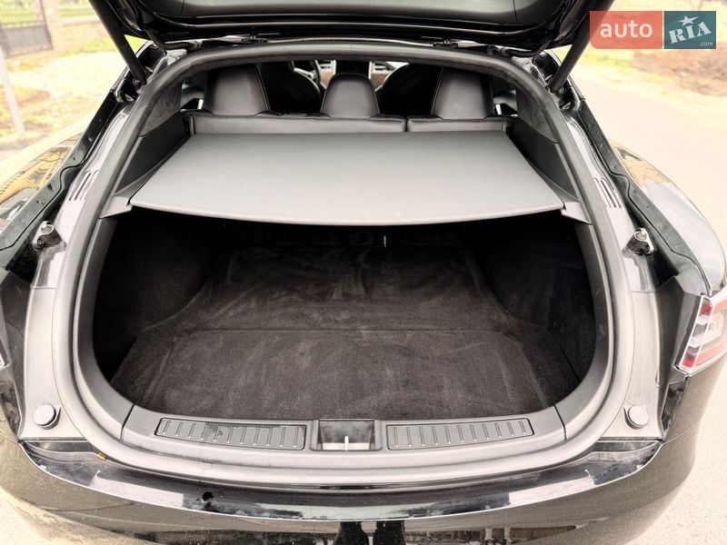 Лифтбек Tesla Model S 2017 в Тернополе