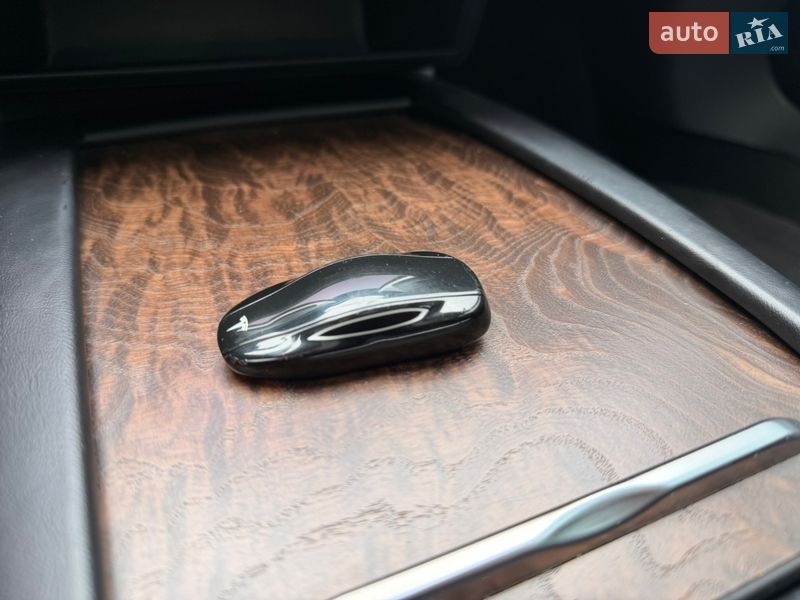 Лифтбек Tesla Model S 2017 в Тернополе