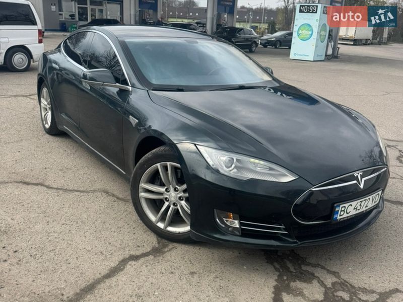 Tesla Model S 2012