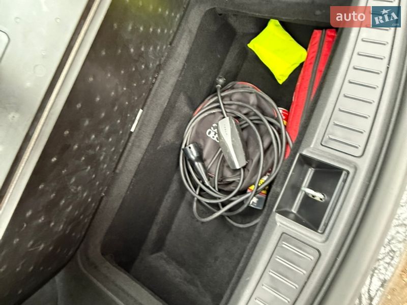 Лифтбек Tesla Model S 2014 в Кременчуге