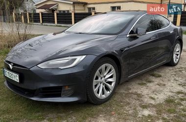 Ліфтбек Tesla Model S 2017 в Львові