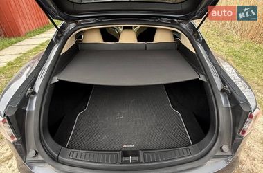 Лифтбек Tesla Model S 2017 в Львове