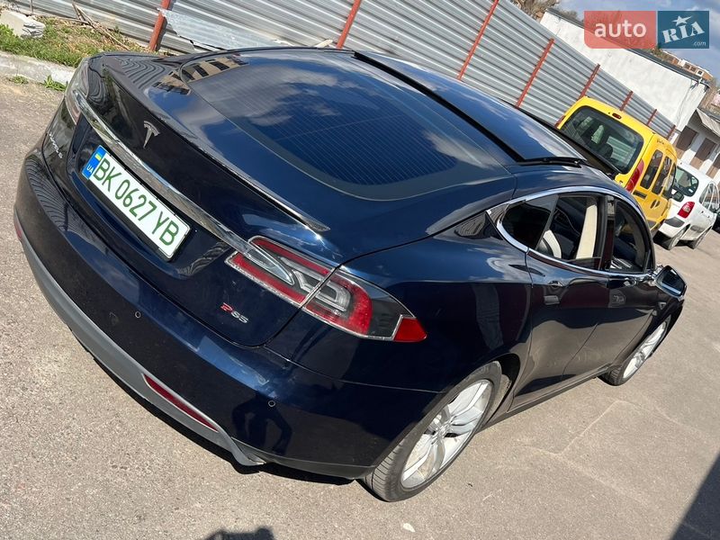 Лифтбек Tesla Model S 2014 в Ровно