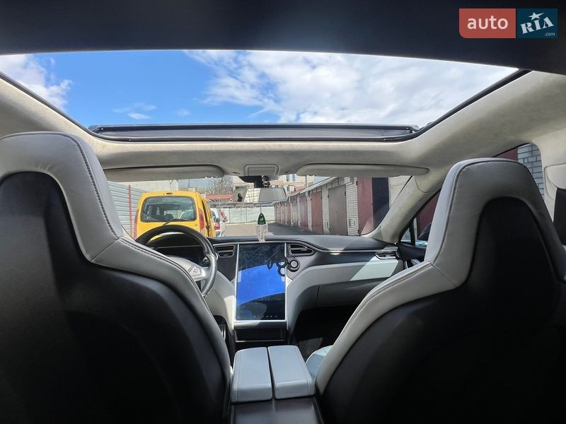Лифтбек Tesla Model S 2014 в Ровно
