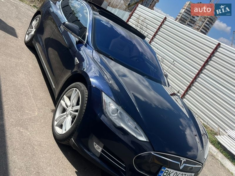 Ліфтбек Tesla Model S 2014 в Рівному