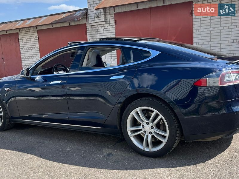 Лифтбек Tesla Model S 2014 в Ровно