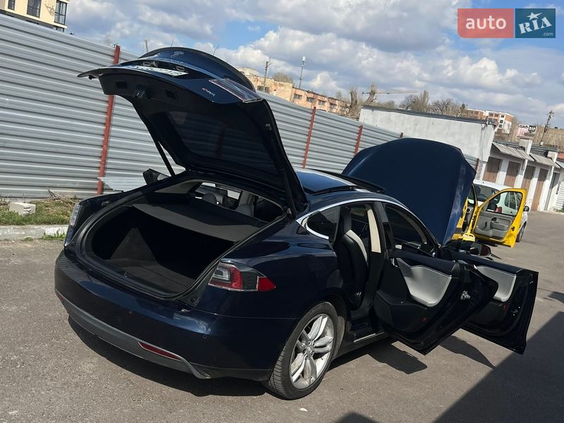 Лифтбек Tesla Model S 2014 в Ровно