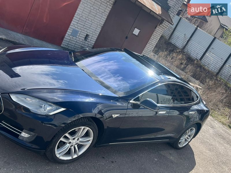 Лифтбек Tesla Model S 2014 в Ровно