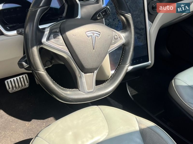 Лифтбек Tesla Model S 2014 в Ровно