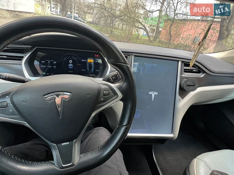 Лифтбек Tesla Model S 2014 в Ровно