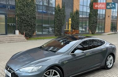 Лифтбек Tesla Model S 2014 в Черновцах