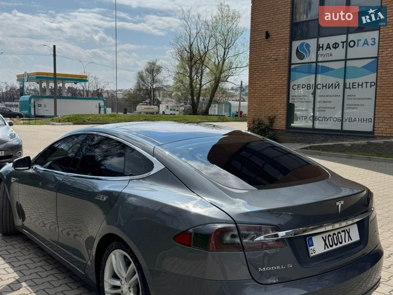 Ліфтбек Tesla Model S 2014 в Чернівцях