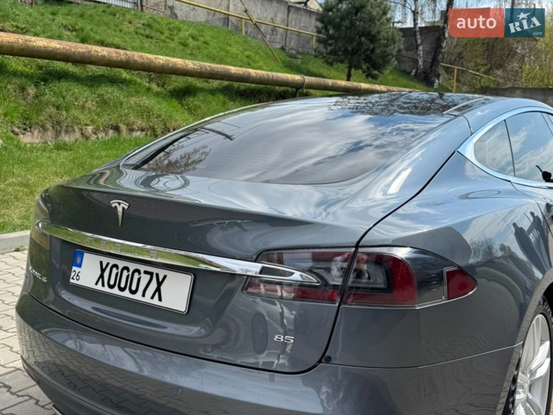 Ліфтбек Tesla Model S 2014 в Чернівцях