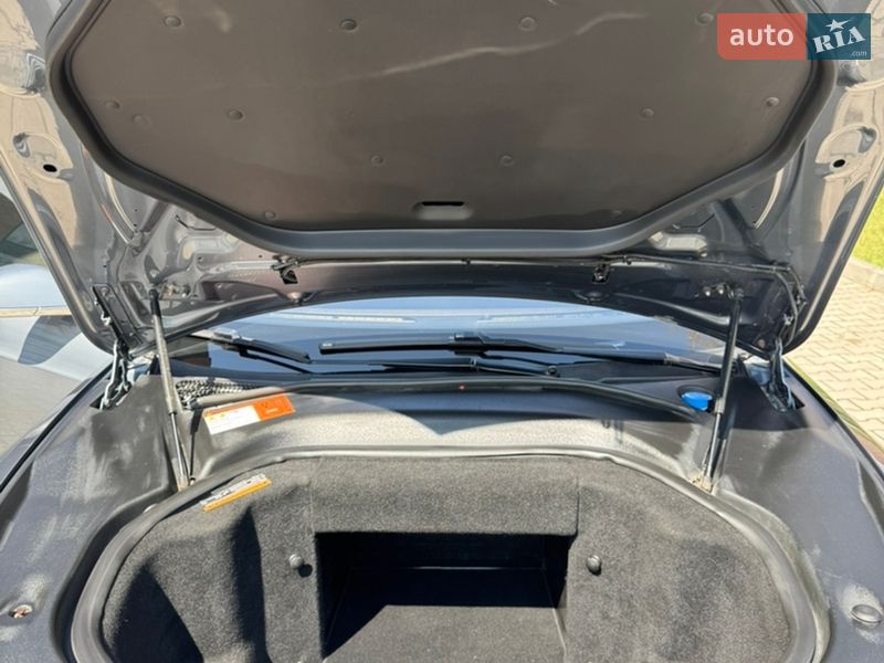 Ліфтбек Tesla Model S 2014 в Чернівцях