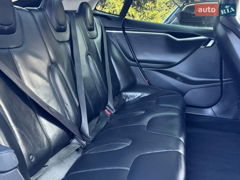 Ліфтбек Tesla Model S 2014 в Чернівцях