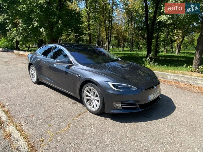 Лифтбек Tesla Model S 2017 в Кременчуге
