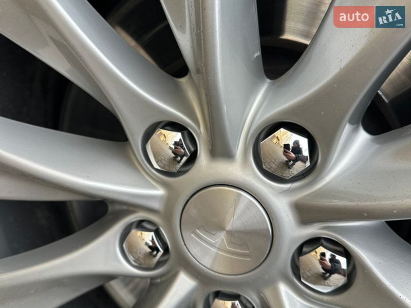 Лифтбек Tesla Model S 2016 в Ивано-Франковске