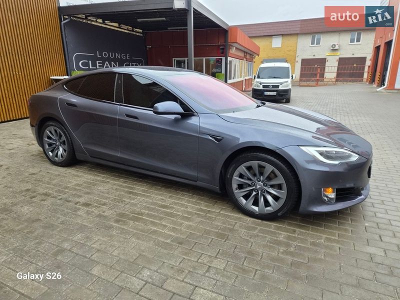 Лифтбек Tesla Model S 2019 в Сумах