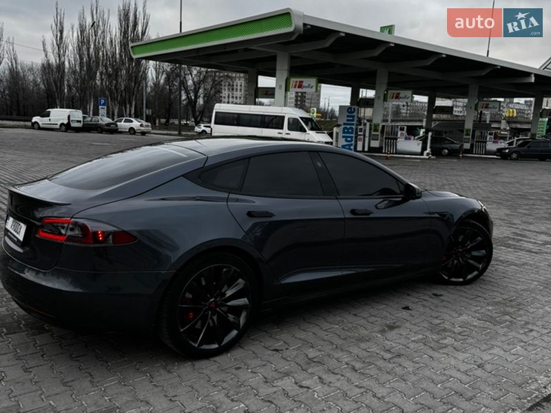Лифтбек Tesla Model S 2019 в Днепре