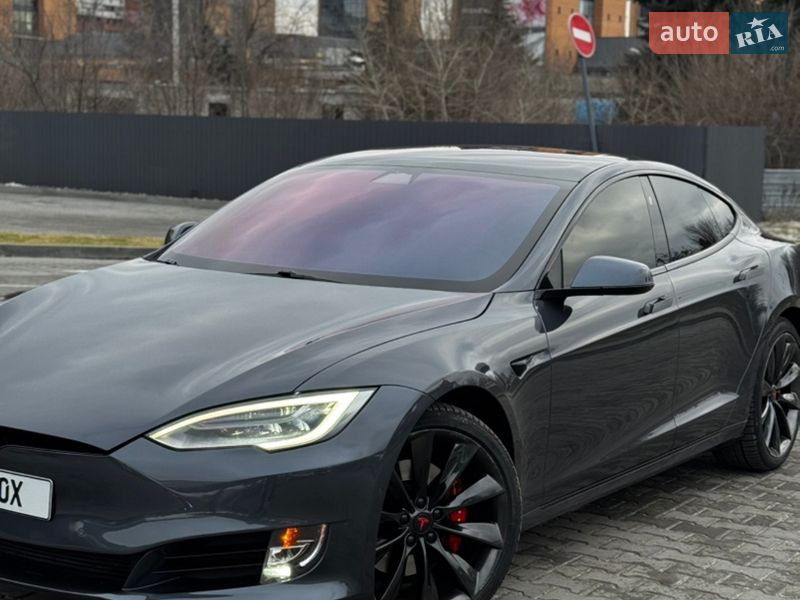 Tesla Model S 2019