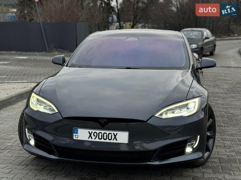 Лифтбек Tesla Model S 2019 в Днепре