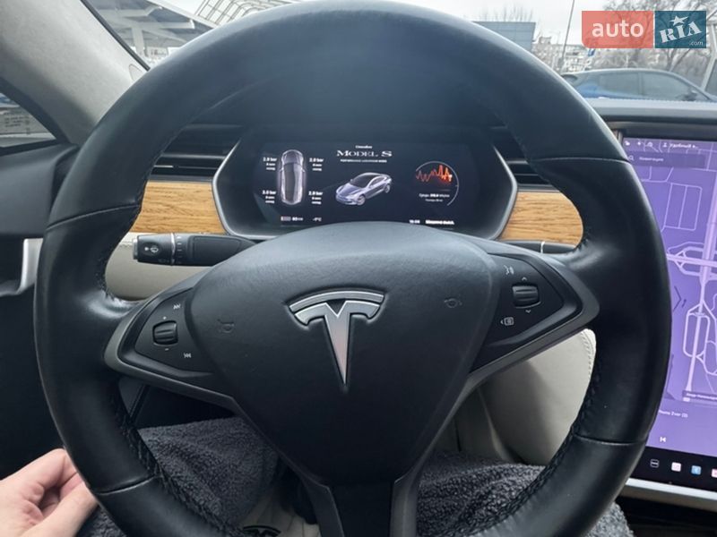 Лифтбек Tesla Model S 2019 в Днепре