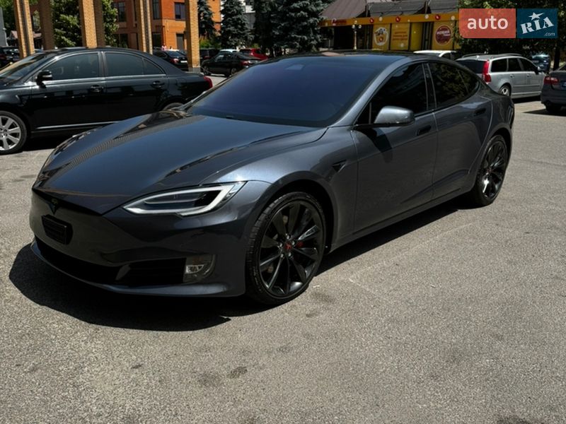 Лифтбек Tesla Model S 2019 в Днепре