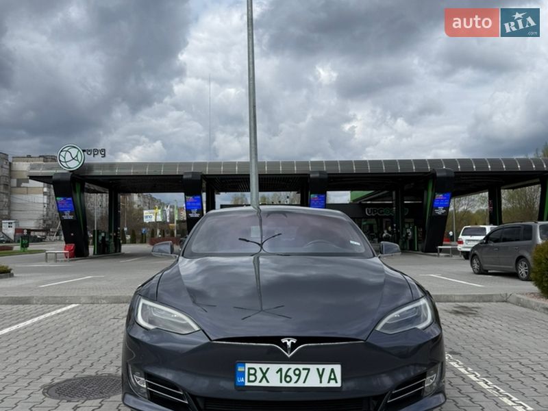 Лифтбек Tesla Model S 2017 в Хмельницком