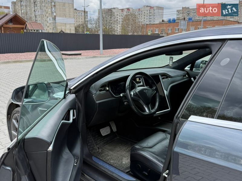 Лифтбек Tesla Model S 2017 в Хмельницком