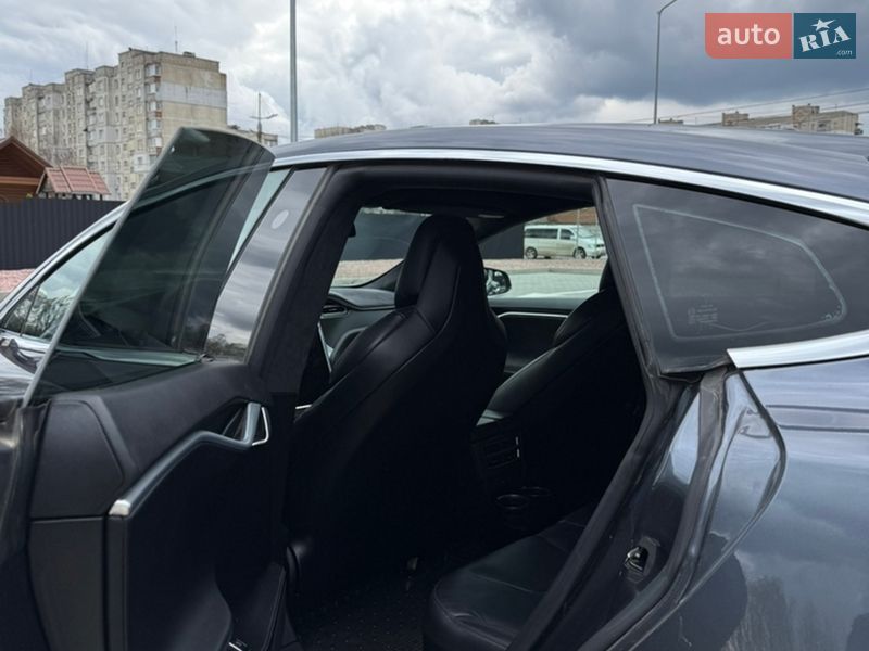 Лифтбек Tesla Model S 2017 в Хмельницком
