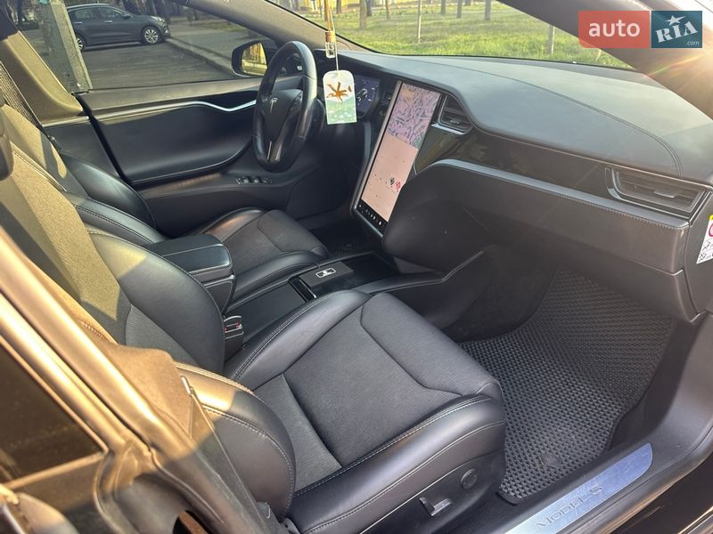 Лифтбек Tesla Model S 2018 в Николаеве