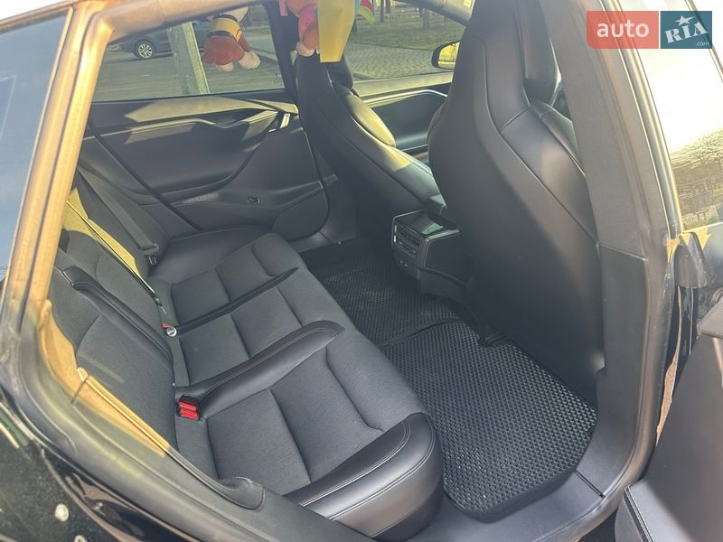 Лифтбек Tesla Model S 2018 в Николаеве