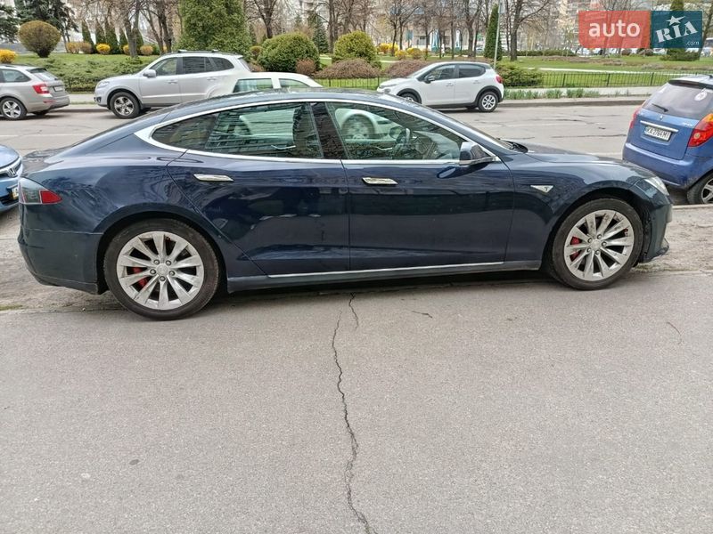 Ліфтбек Tesla Model S 2015 в Києві