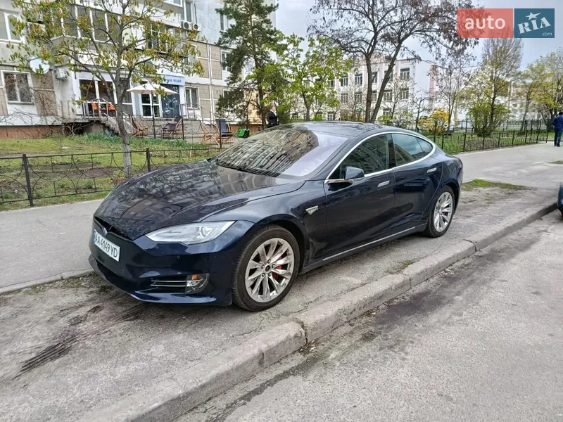 Tesla Model S 2015