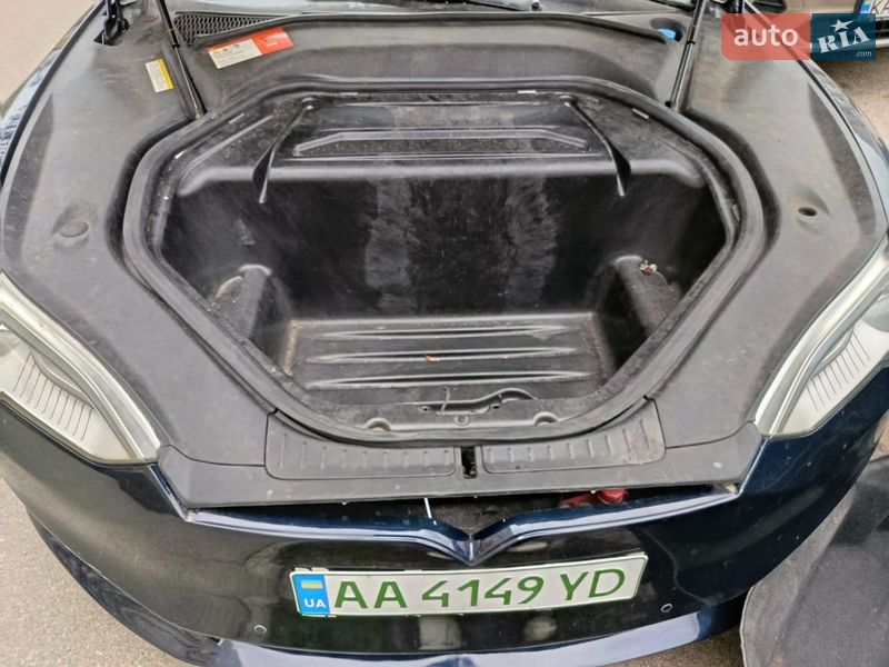 Ліфтбек Tesla Model S 2015 в Києві