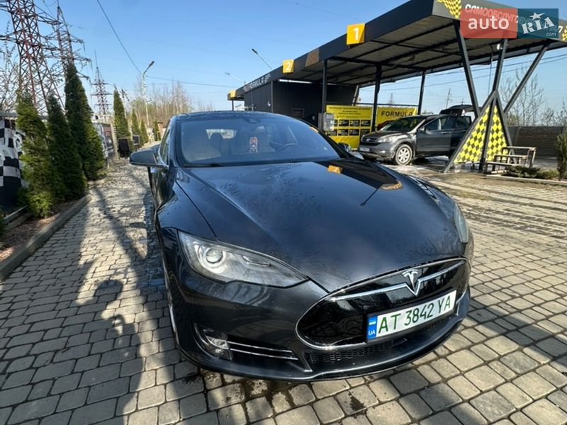 Ліфтбек Tesla Model S 2015 в Богородчанах
