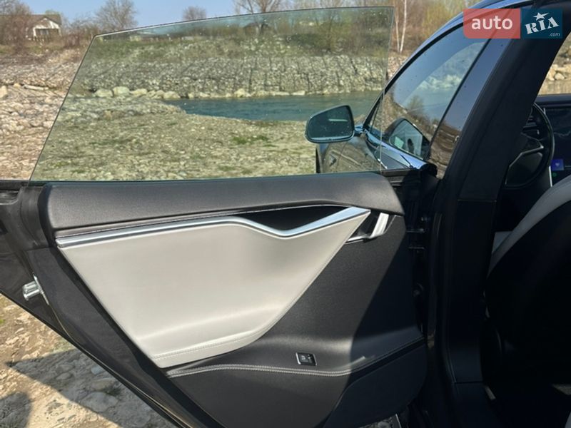 Ліфтбек Tesla Model S 2015 в Богородчанах