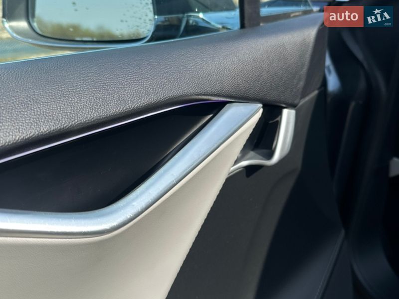 Ліфтбек Tesla Model S 2015 в Богородчанах