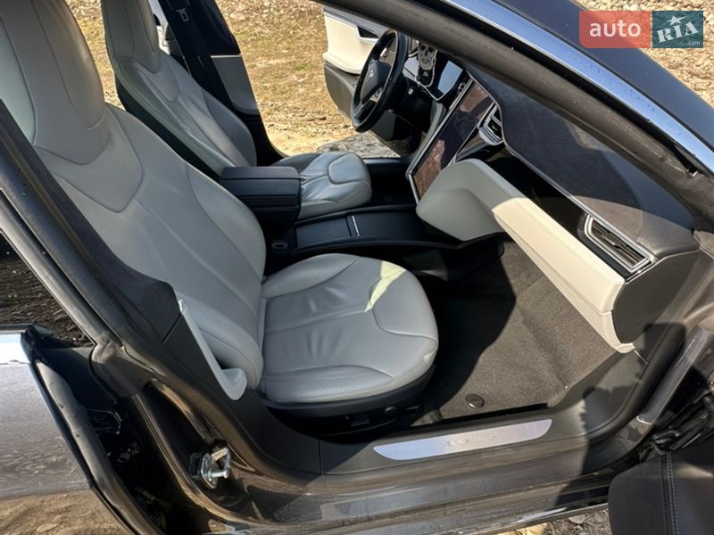 Ліфтбек Tesla Model S 2015 в Богородчанах