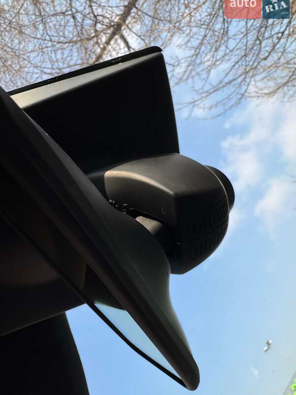 Лифтбек Tesla Model S 2016 в Киеве