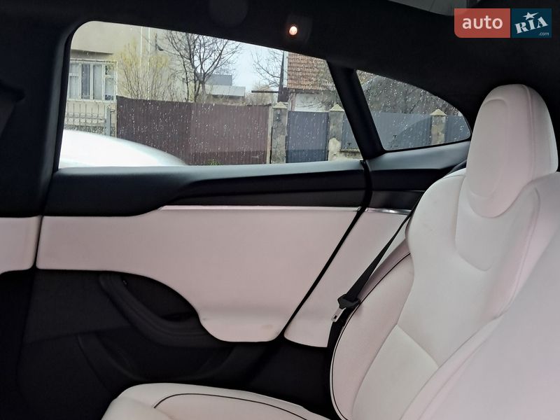 Лифтбек Tesla Model S 2021 в Коломые