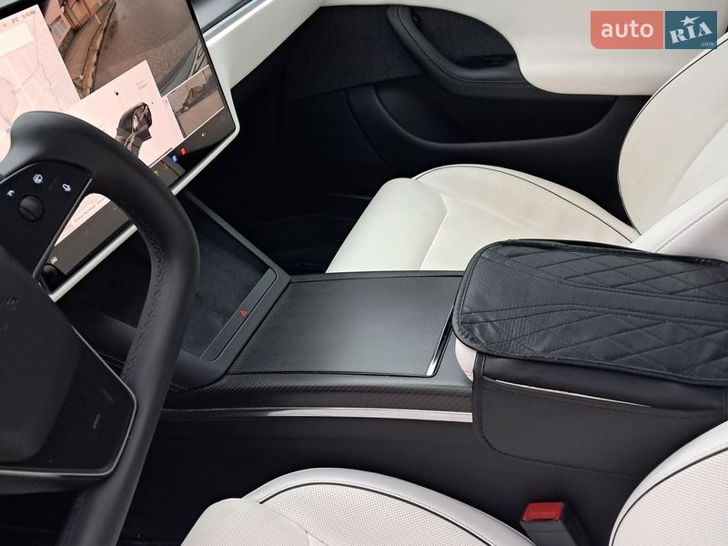 Лифтбек Tesla Model S 2021 в Коломые