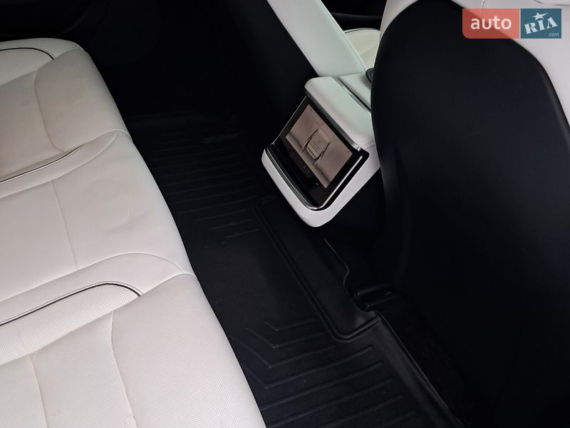 Лифтбек Tesla Model S 2021 в Коломые