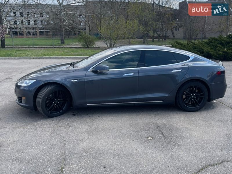 Ліфтбек Tesla Model S 2015 в Миколаєві